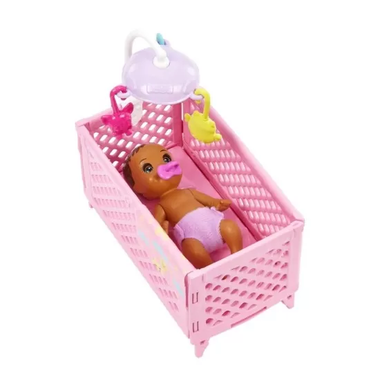 Papusa Barbie mamica bruneta cu bebelus