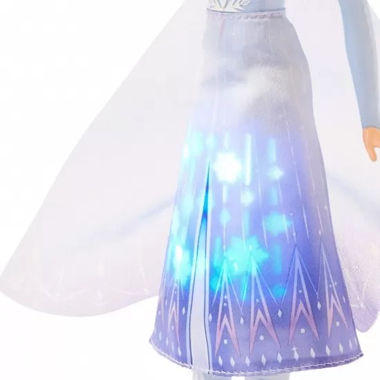 Papusa Elsa Frozen 2 cu rochita luminoasa Papusa Elsa Frozen 2 cu rochita luminoasa