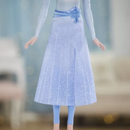 Papusa Elsa Frozen 2 inoata si lumineaza Papusa Elsa Frozen 2 inoata si lumineaza