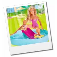 Papusa Steffi cu piscina si 2 copilasi