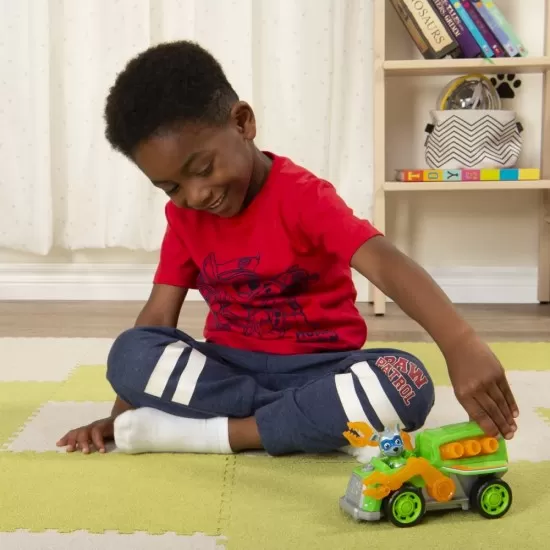Set figurina Rocky si masina cu lumini si sunete Patrula Catelusilor Set figurina Rocky si masina cu lumini si sunete Patrula Catelusilor