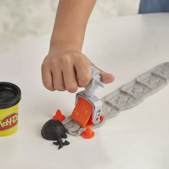 Set creativ Play-Doh - Constructii cu betoniera si accesorii