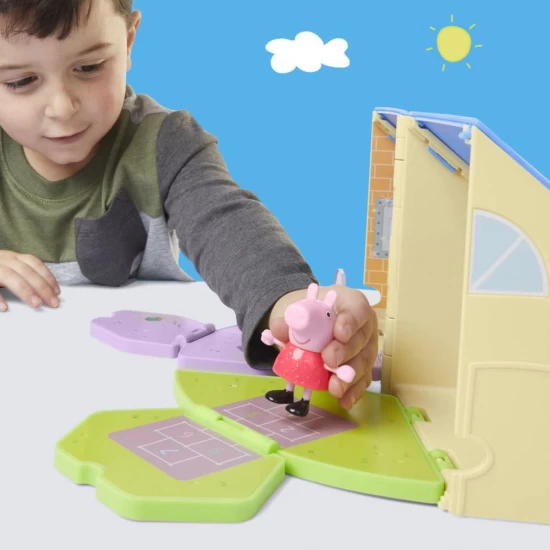 Set de joaca Peppa Pig - Locul de joaca apasa si deschide Set de joaca Peppa Pig - Locul de joaca apasa si deschide