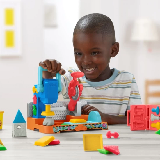Set creativ Play-Doh - Banc de lucru cu unelte Set creativ Play-Doh - Banc de lucru cu unelte