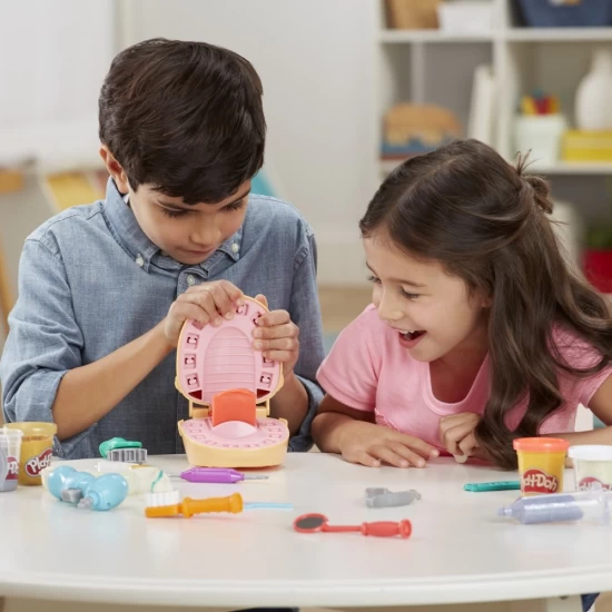 Set Play-Doh - Dentistul cu accesorii si dinti colorati