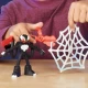Set creativ Play-Doh cu 2 figurine Spiderman cu lansator si sulita