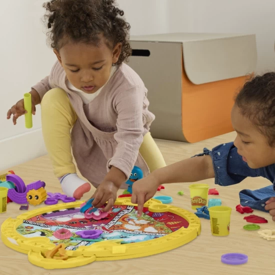 Set creativ Play-Doh Starters cu covoras de joaca pliabil Set creativ Play-Doh Starters cu covoras de joaca pliabil