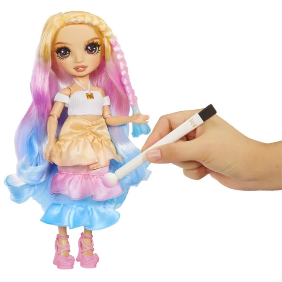 Papusa cu ochi caprui Rainbow High Watercolor and Create Papusa cu ochi caprui Rainbow High Watercolor and Create
