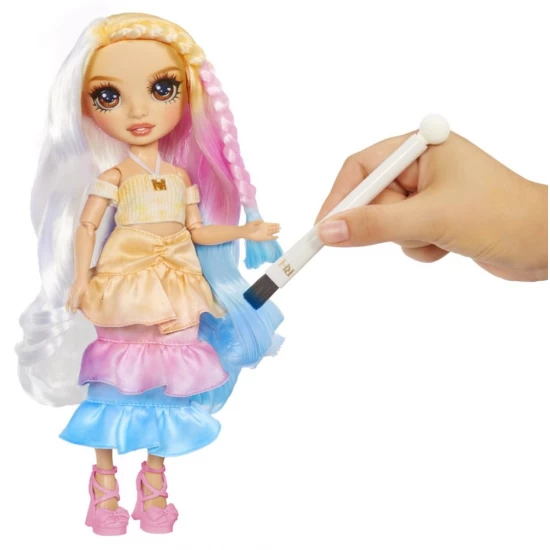 Papusa cu ochi caprui Rainbow High Watercolor and Create Papusa cu ochi caprui Rainbow High Watercolor and Create