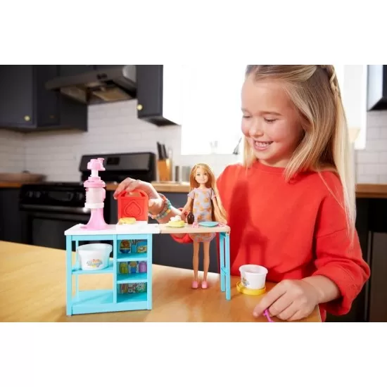 Set de joaca Barbie - Mic dejun cu Stacie Set de joaca Barbie - Mic dejun cu Stacie