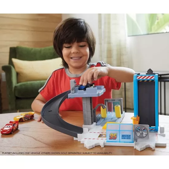 Set de joaca Cars - Centrul lui Rusteze Set de joaca Cars - Centrul lui Rusteze