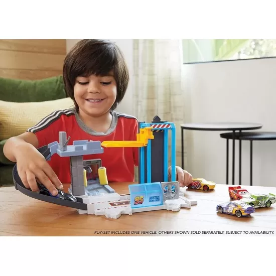 Set de joaca Cars - Centrul lui Rusteze Set de joaca Cars - Centrul lui Rusteze