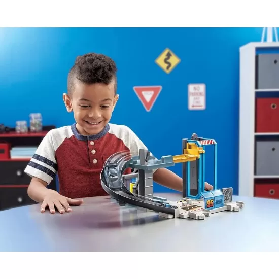 Set de joaca Cars - Centrul lui Rusteze Set de joaca Cars - Centrul lui Rusteze