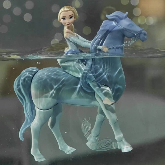 Set Frozen 2 cu papusa Elsa si Nokk Spiritul Mitic