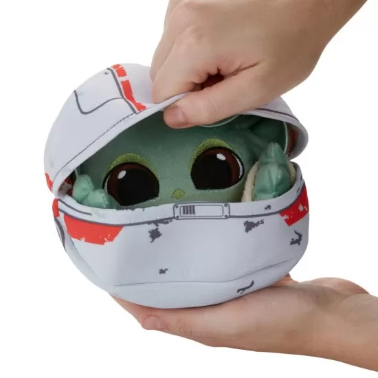 Jucarie plus Star Wars Baby Yoda Mandalorianul se ascunde Jucarie plus Star Wars Baby Yoda Mandalorianul se ascunde