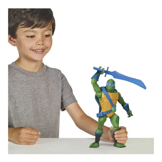 Figurina Leonardo gigant cu accesorii de lupta Testoasele Ninja Figurina Leonardo gigant cu accesorii de lupta Testoasele Ninja