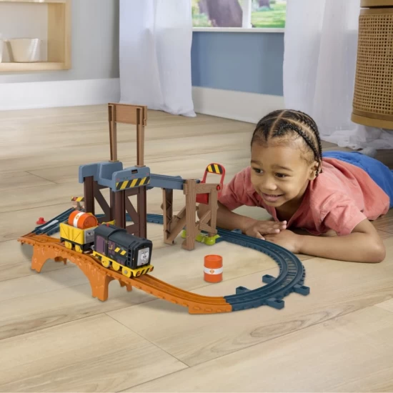 Set de joaca Thomas - Ridica si incarca marfa cu Diesel Set de joaca Thomas - Ridica si incarca marfa cu Diesel