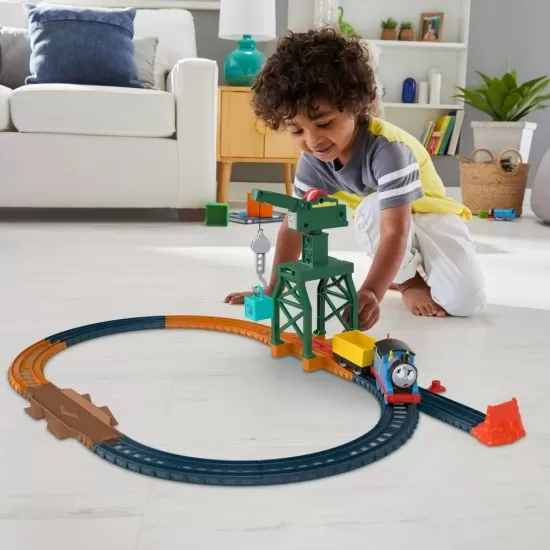Set de joaca Thomas cu locomotiva Cranky motorizata si accesorii Set de joaca Thomas cu locomotiva Cranky motorizata si accesorii