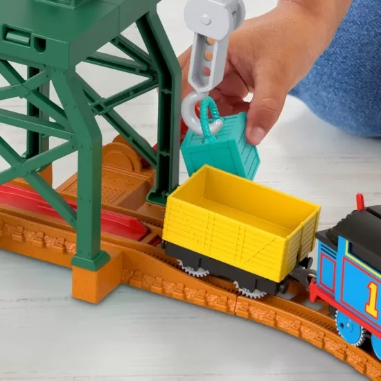 Set de joaca Thomas cu locomotiva Cranky motorizata si accesorii Set de joaca Thomas cu locomotiva Cranky motorizata si accesorii