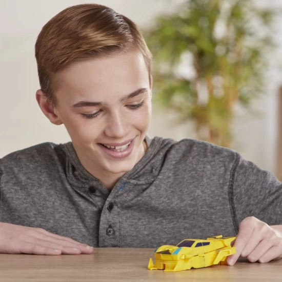 Robot Transformers Cyberverse Bumblebee