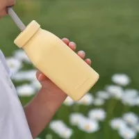 Sticla cu pai din silicon Minikoioi Mellow Yellow