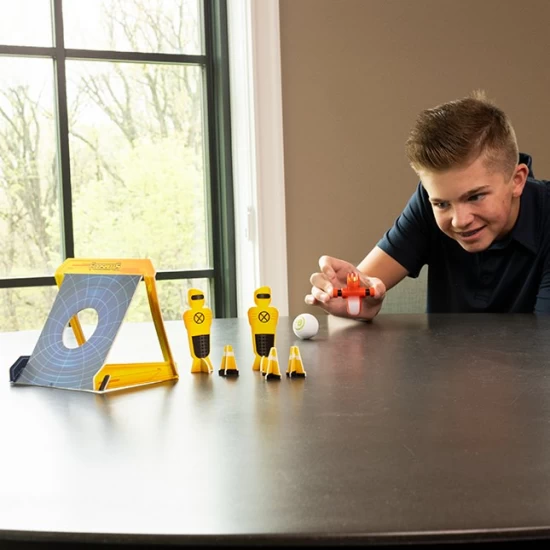 Set competitie cu stadion si roboti de fotbal Foosbots