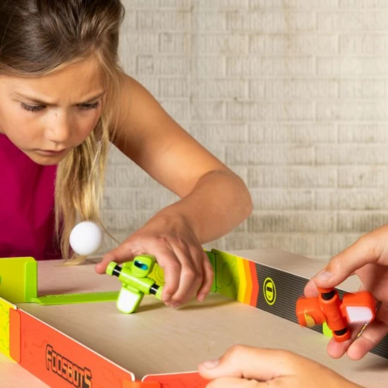 Set competitie cu stadion si roboti de fotbal Foosbots