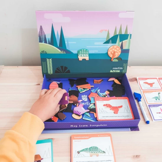 Joc puzzle magnetic de arta si asociere - Lumea dinozaurilor Joc puzzle magnetic de arta si asociere - Lumea dinozaurilor