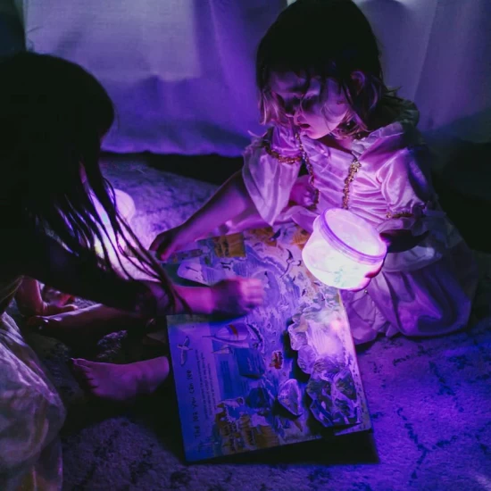 Jucarie senzoriala luminoasa pentru baie Lumi Glo Cube mov Jucarie senzoriala luminoasa pentru baie Lumi Glo Cube mov