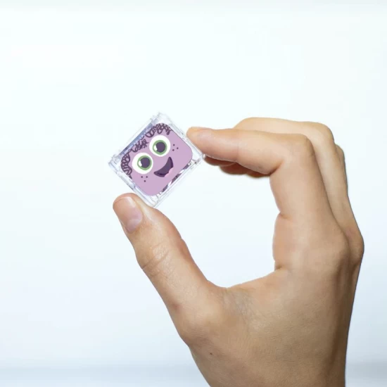 Jucarie senzoriala luminoasa pentru baie Lumi Glo Cube mov Jucarie senzoriala luminoasa pentru baie Lumi Glo Cube mov