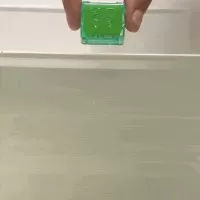 Jucarie senzoriala luminoasa pentru baie Pippa Glo Pal verde