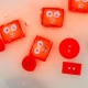 Jucarie senzoriala luminoasa pentru baie Sammy Glo Cube rosu Jucarie senzoriala luminoasa pentru baie Sammy Glo Cube rosu