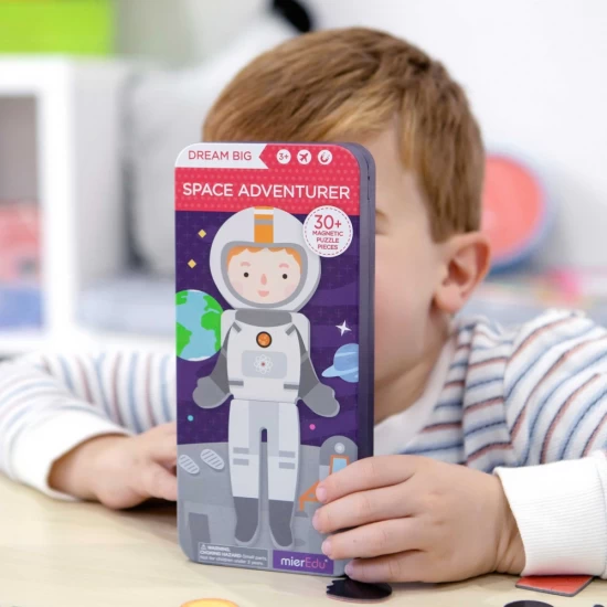 Puzzle magnetic in cutie metalica, joc de potrivire si asociere - Aventurierii Spatiului