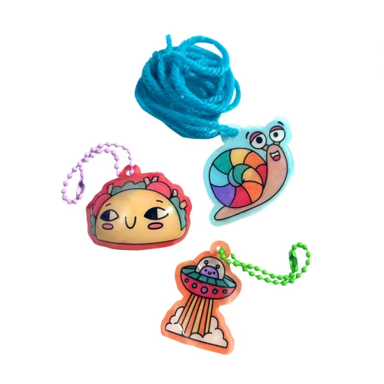 Set artistic DYI Shrink-Its! - Creaza brelocuri prin micsorare Fun Friends Set artistic DYI Shrink-Its! - Creaza brelocuri prin micsorare Fun Friends