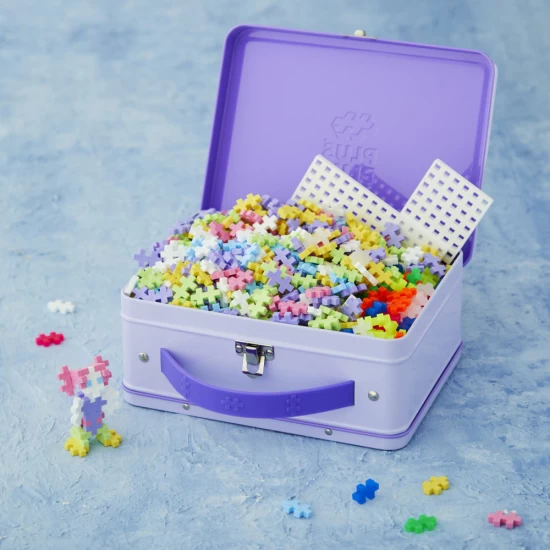 Set constructie Plus-Plus, 600 piese, portabil, in cutie metalica, culori pastelate Set constructie Plus-Plus, 600 piese, portabil, in cutie metalica, culori pastelate