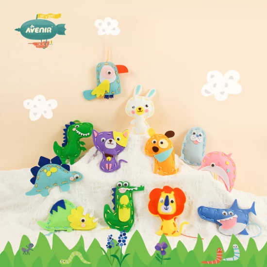 Set creativ de cusut cu tehnica siretului - Primul meu Pandantiv Dinozauri, nivel 1 Set creativ de cusut cu tehnica siretului - Primul meu Pandantiv Dinozauri, nivel 1