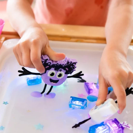 Set jucarii senzoriale luminoase Lumi Glo Pal mov Set jucarii senzoriale luminoase Lumi Glo Pal mov