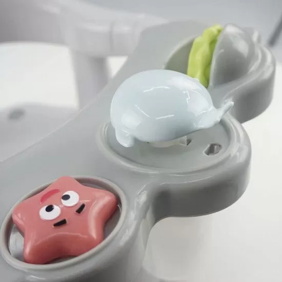Scaun baie bebe cu stropitoare si jucarii gri, tavita frontala detasabila Olmitos Scaun baie bebe cu stropitoare si jucarii gri, tavita frontala detasabila Olmitos
