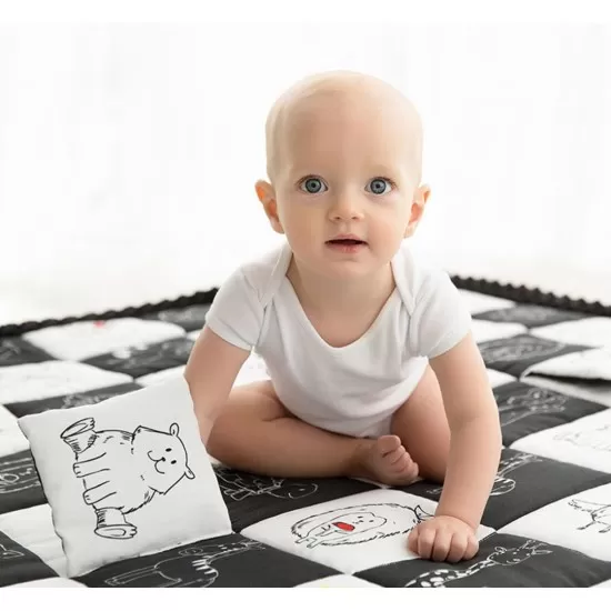 Covor de joaca termoizolant pentru bebe cu activitati senzoriale Contrast 120x140cm Covor de joaca termoizolant pentru bebe cu activitati senzoriale Contrast 120x140cm