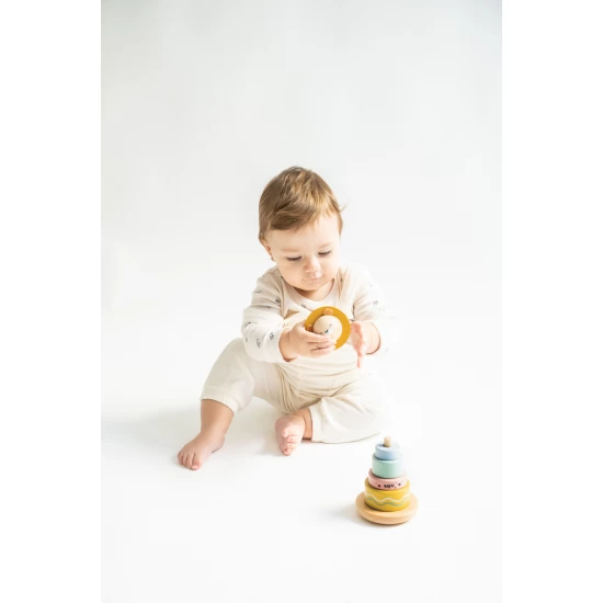 Jucarie din lemn FSC pentru stivuire Saro Baby Jucarie din lemn FSC pentru stivuire Saro Baby