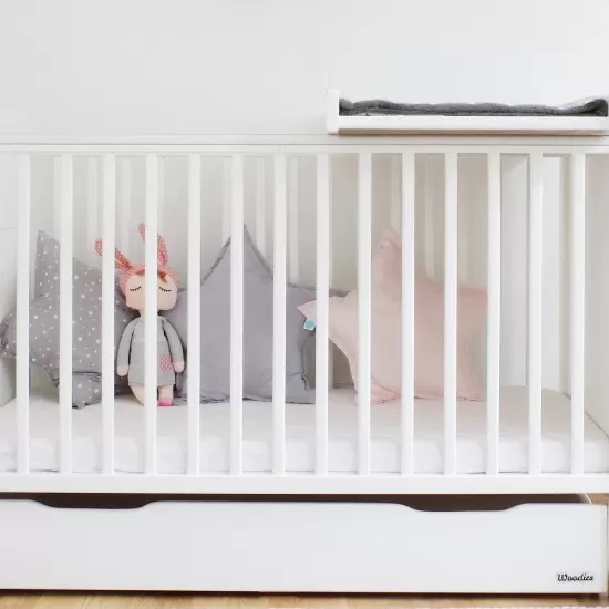 Masa de infasat din lemn, atasabila la patut bebe 120x60 si 140x70 cm, Alb, 86 x 51 x 7 cm, include saltea din spuma, husa detasabila bumbac, Woodies, 40 x 70 cm Masa de infasat din lemn, atasabila la patut bebe 120x60 si 140x70 cm, Alb, 86 x 51 x 7 cm, include saltea din spuma, husa detasabila bumbac, Woodies, 40 x 70 cm