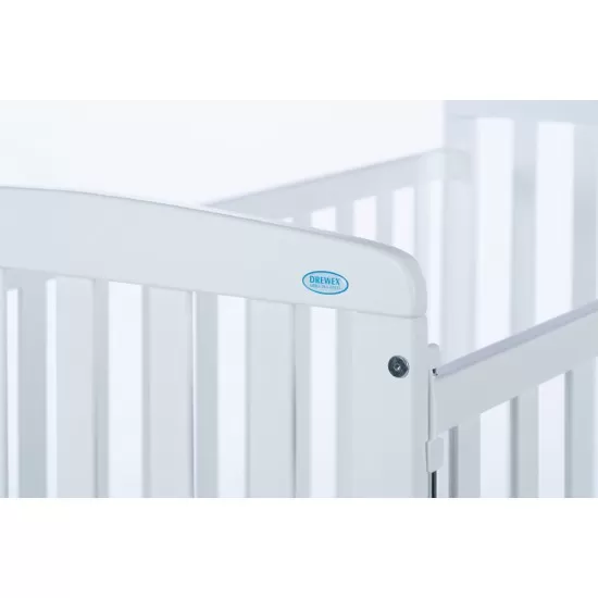 Patut bebe din lemn masiv, laterala culisabila si inaltime reglabila a saltelei, bedside Alice Alb, 100x50 cm Patut bebe din lemn masiv, laterala culisabila si inaltime reglabila a saltelei, bedside Alice Alb, 100x50 cm