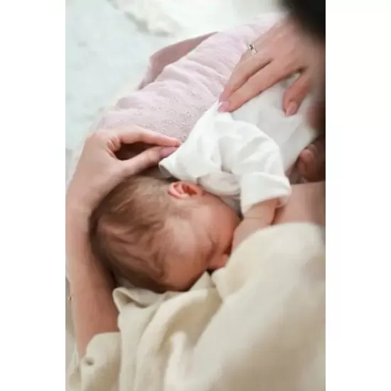 Perna pentru gravide si alaptare, bumbac brodat si umplutura ferma, antialergica, Big cu maner, Roz, BabyLy Perna pentru gravide si alaptare, bumbac brodat si umplutura ferma, antialergica, Big cu maner, Roz, BabyLy