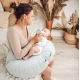 Perna pentru gravide si alaptare, catifea si umplutura antialergica, Big cu buzunare, Bej vintage, BabySteps Perna pentru gravide si alaptare, catifea si umplutura antialergica, Big cu buzunare, Bej vintage, BabySteps