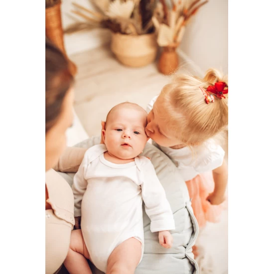 Perna pentru gravide si alaptare, catifea si umplutura antialergica, Big cu buzunare, Bej vintage, BabySteps Perna pentru gravide si alaptare, catifea si umplutura antialergica, Big cu buzunare, Bej vintage, BabySteps