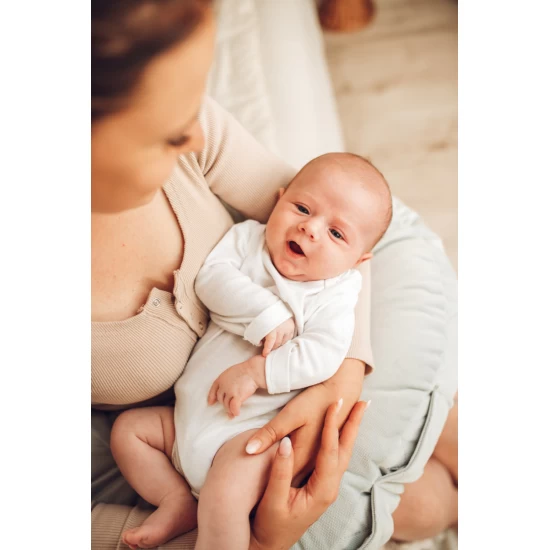 Perna pentru gravide si alaptare, catifea si umplutura antialergica, Big cu buzunare, Bej vintage, BabySteps Perna pentru gravide si alaptare, catifea si umplutura antialergica, Big cu buzunare, Bej vintage, BabySteps
