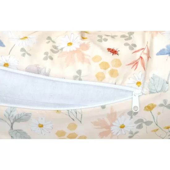 Perna pentru gravide si alaptare, husa detasabila din bumbac 100% si umplutura antialergica BabySoft , Lunca Bej, Amy Perna pentru gravide si alaptare, husa detasabila din bumbac 100% si umplutura antialergica BabySoft , Lunca Bej, Amy