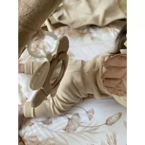 Salteluta cu arcada interactiva pentru copii si bebelusi, activitati cu jucarii senzoriale Boho Salteluta cu arcada interactiva pentru copii si bebelusi, activitati cu jucarii senzoriale Boho