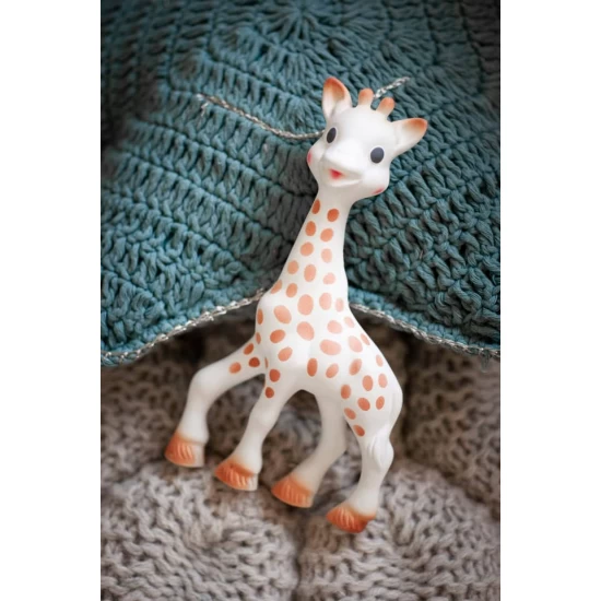Jucarie dentite Girafa Sophie in cutie cadou