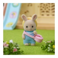 Figurina Sylvanian Families cu accesorii - Bebe Iepuras Milk